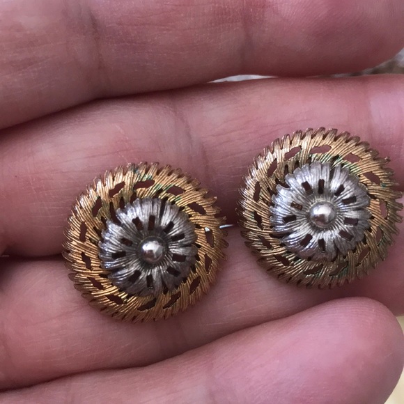 Vintage clip on earring - Picture 4 of 4